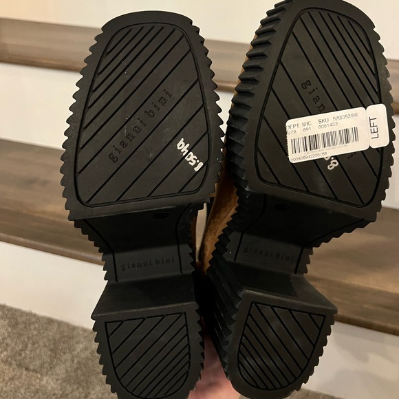 Gianni Bini Platform Boots - Picture 7 of 8